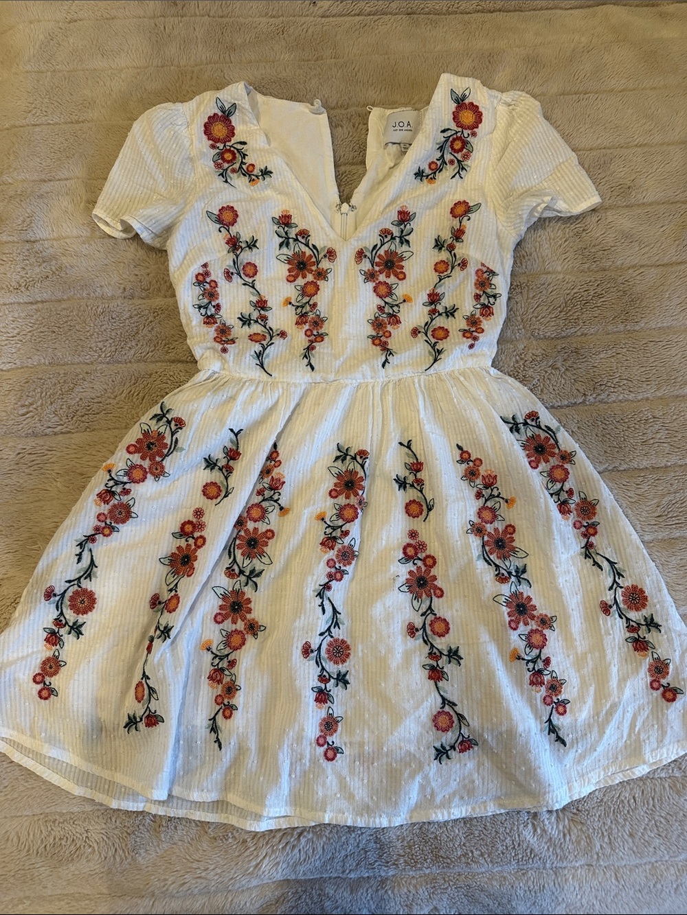 J.O.A. White Short-Sleeve Floral Embroidered Fit-and-Flare Dress